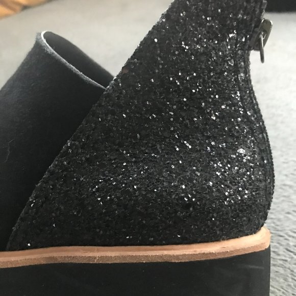 ALL BLACK flatform tread shootie - Picture 3 of 7